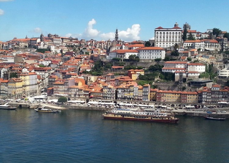 restaurants-along-river