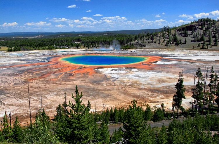 grand_prismatic_spring_and_midway_geyser_basin_from_above