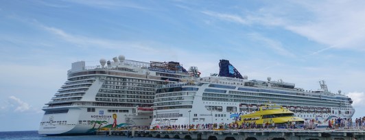 cruise-ships-1330422_1920